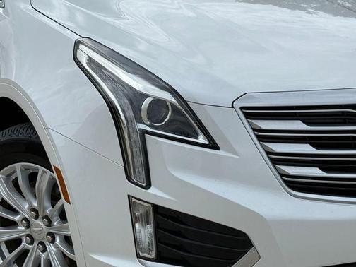 Crystal White Tri-Coat 2018 Cadillac XT5 Base