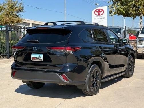 Midnight Black Metallic 2024 Toyota Highlander Hybrid XLE