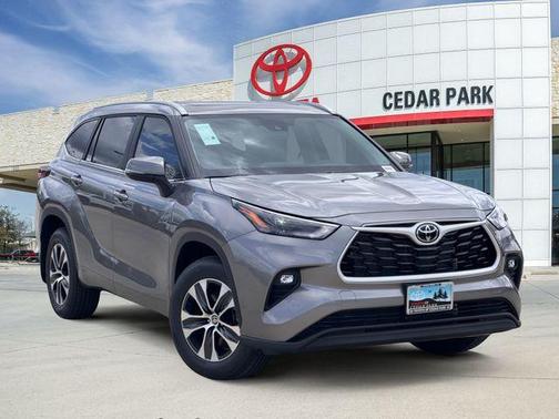 Metal 2026 Toyota Highlander XLE