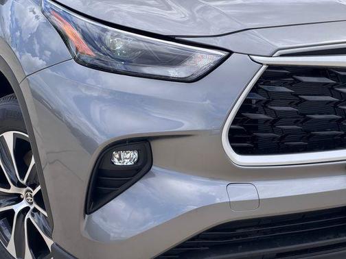 Metal 2026 Toyota Highlander XLE