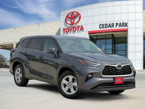 Magnetic Gray Metallic 2025 Toyota Highlander LE