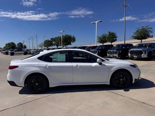 Ice 2026 Toyota Camry SE