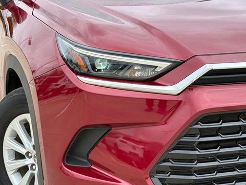 Pearl 2024 Toyota Grand Highlander XLE