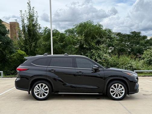 Midnight Black Metallic 2023 Toyota Highlander Limited