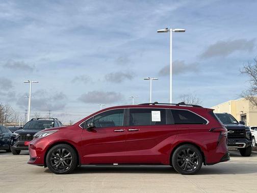 2024 Toyota Sienna XSE 7 Passenger