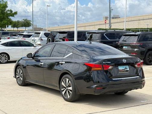 Black 2021 Nissan Altima 2.5 SV