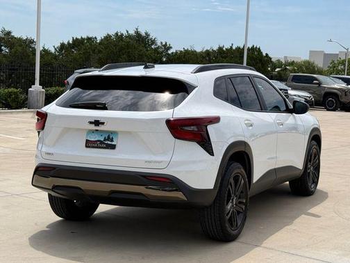 Summit White 2024 Chevrolet Trax ACTIV