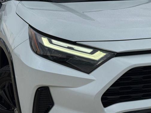 2024 Toyota RAV4 Hybrid SE