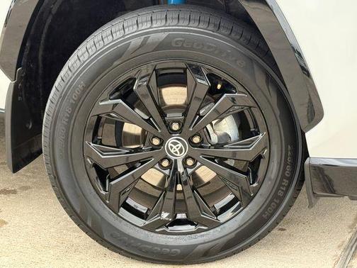 2024 Toyota RAV4 Hybrid SE