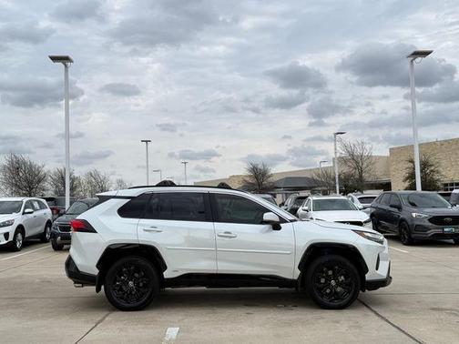 2024 Toyota RAV4 Hybrid SE