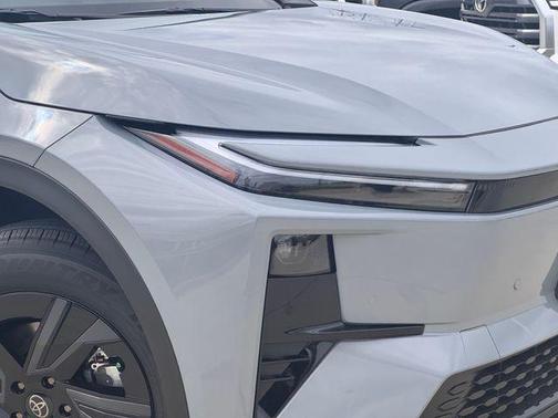 Cement 2026 Toyota C-HR SE