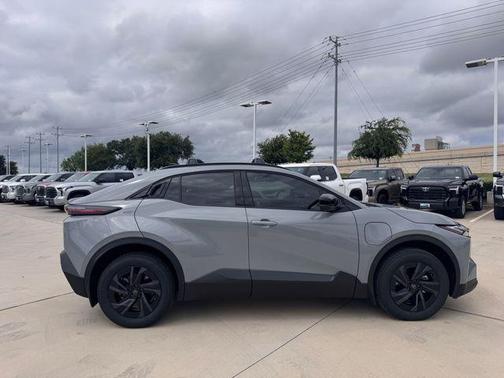 Cement 2026 Toyota C-HR SE
