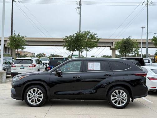 Midnight Black Metallic 2024 Toyota Highlander Limited