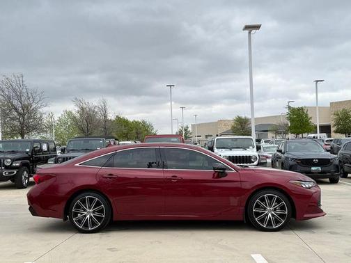 Pearl 2019 Toyota Avalon XSE