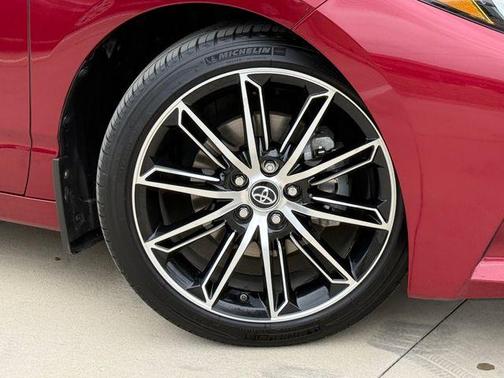 Pearl 2019 Toyota Avalon XSE