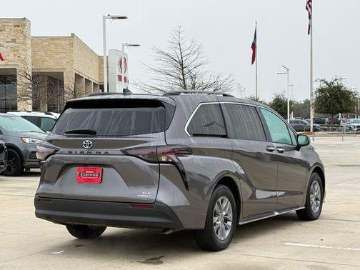 2024 Toyota Sienna XLE