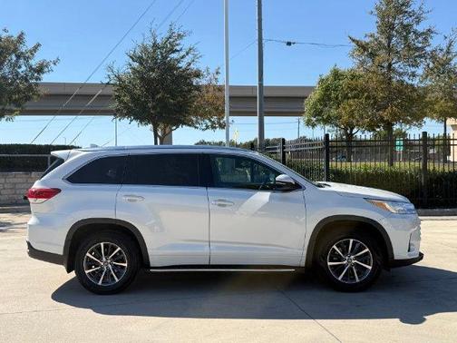 Blizzard Pearl 2018 Toyota Highlander XLE