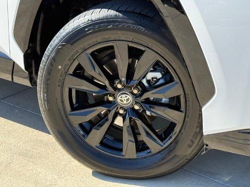 Ice 2026 Toyota RAV4 SE