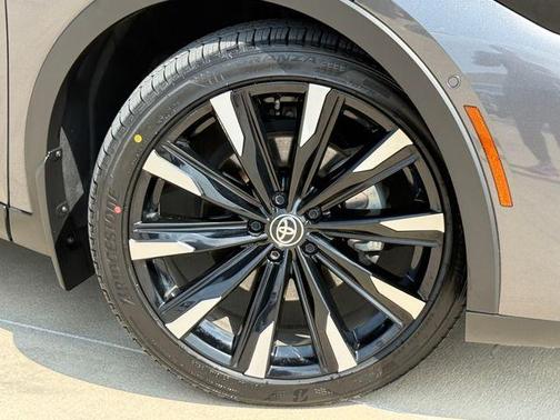 Magnetic Gray Metallic 2024 Toyota Crown Platinum