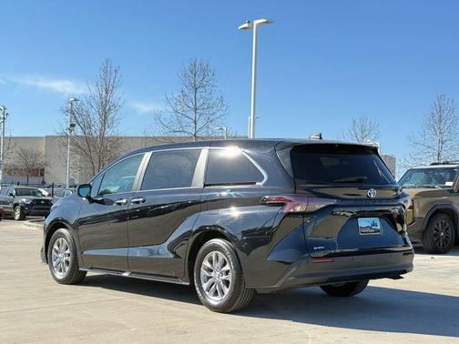 2025 Toyota Sienna XLE