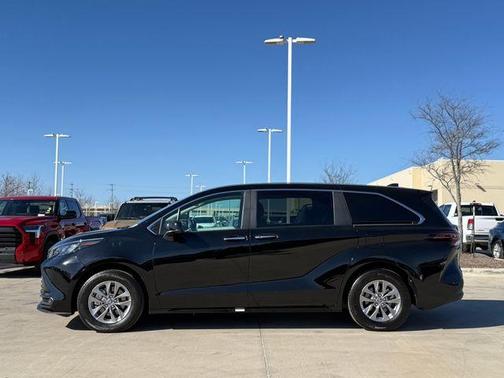 2025 Toyota Sienna XLE