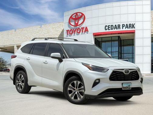 Pearl 2023 Toyota Highlander XLE