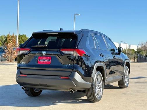 2025 Toyota RAV4 Hybrid LE