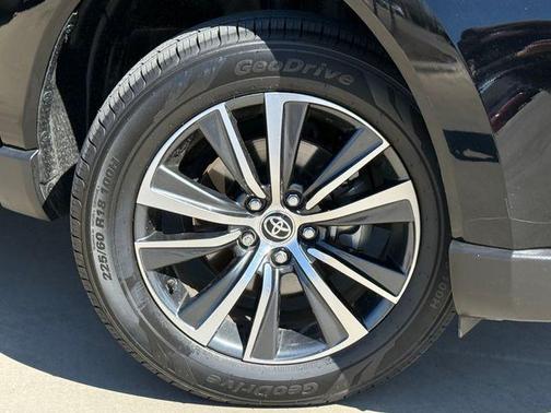 2022 Toyota Venza LE