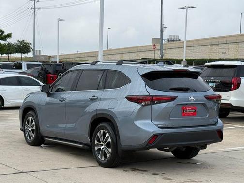 Moon Dust 2024 Toyota Highlander XLE