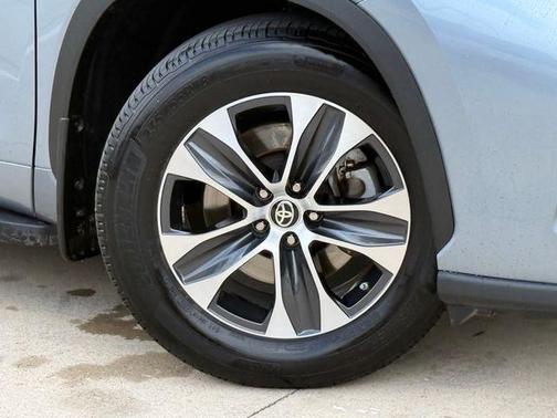 Moon Dust 2024 Toyota Highlander XLE
