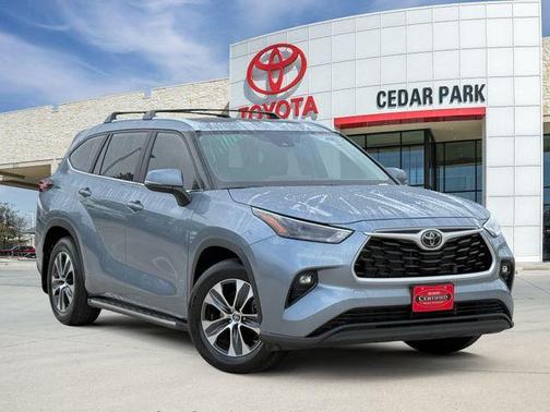 Moon Dust 2024 Toyota Highlander XLE