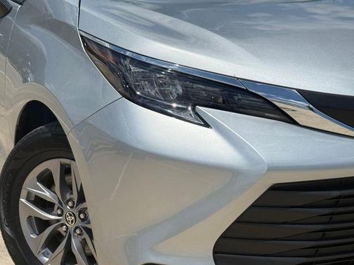 Celestial Silver Metallic 2025 Toyota Sienna LE