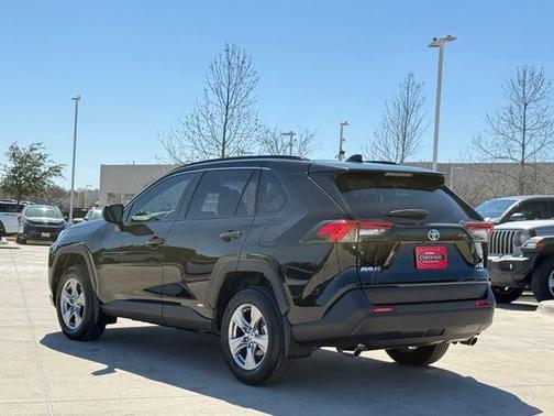 2025 Toyota RAV4 Hybrid LE