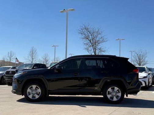 2025 Toyota RAV4 Hybrid LE