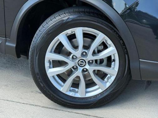 Magnetic Black Pearl 2022 Nissan Rogue Sport S