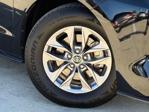 2022 Toyota Sienna LE