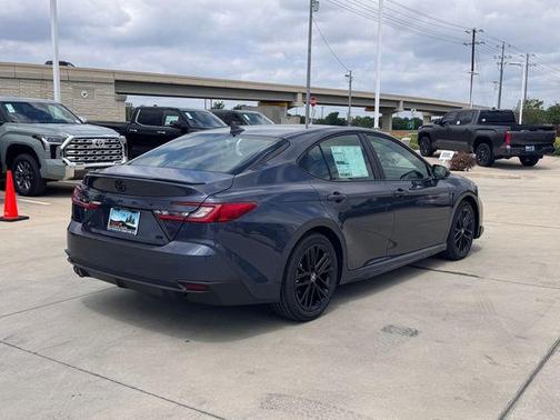 Cosmos 2026 Toyota Camry SE