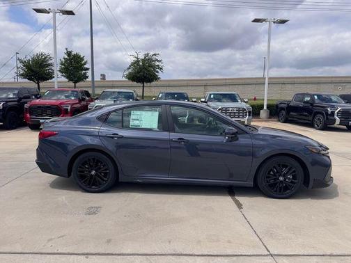 Cosmos 2026 Toyota Camry SE