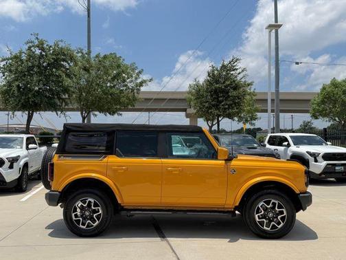 Orange Metallic 2021 Ford Bronco Outer Banks