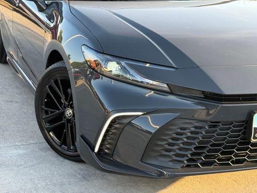 UNDERGROUND 2025 Toyota Camry SE