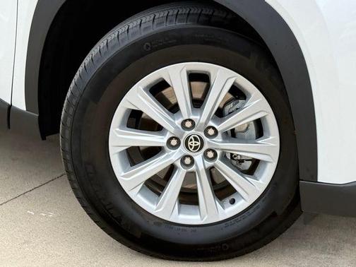 Pearl 2026 Toyota Grand Highlander XLE