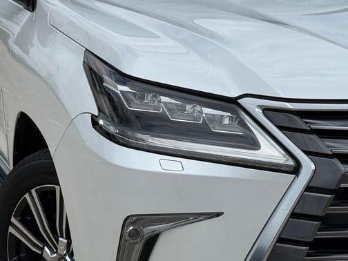 White Pearl 2018 Lexus LX 570 570