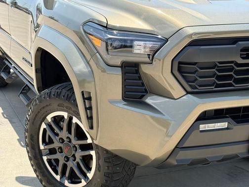Bronze 2025 Toyota Tacoma TRD Sport