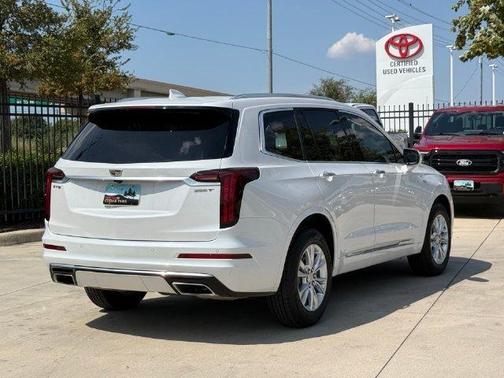 Crystal White Tri-Coat 2024 Cadillac XT6 Luxury FWD