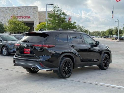 Midnight Black Metallic 2024 Toyota Highlander XSE
