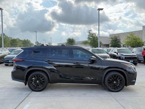 Midnight Black Metallic 2024 Toyota Highlander XSE