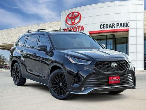 Midnight Black Metallic 2024 Toyota Highlander XSE