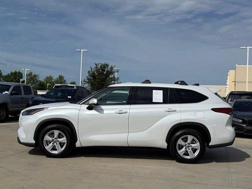 Pearl 2022 Toyota Highlander L