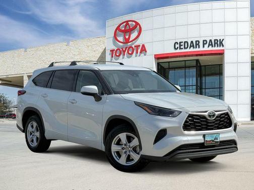Pearl 2022 Toyota Highlander L