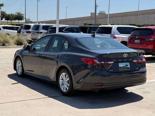 UNDERGROUND 2025 Toyota Camry LE
